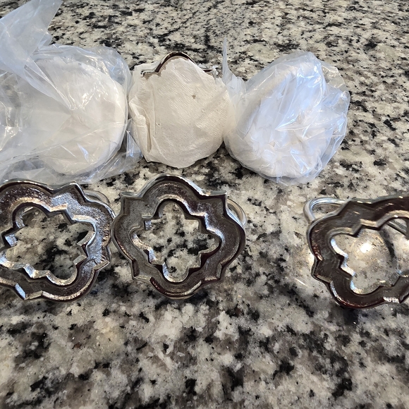 Silver Metal Napkin Rings - Picture 3 of 3